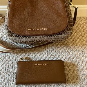 Michael Kors purse and wallet set